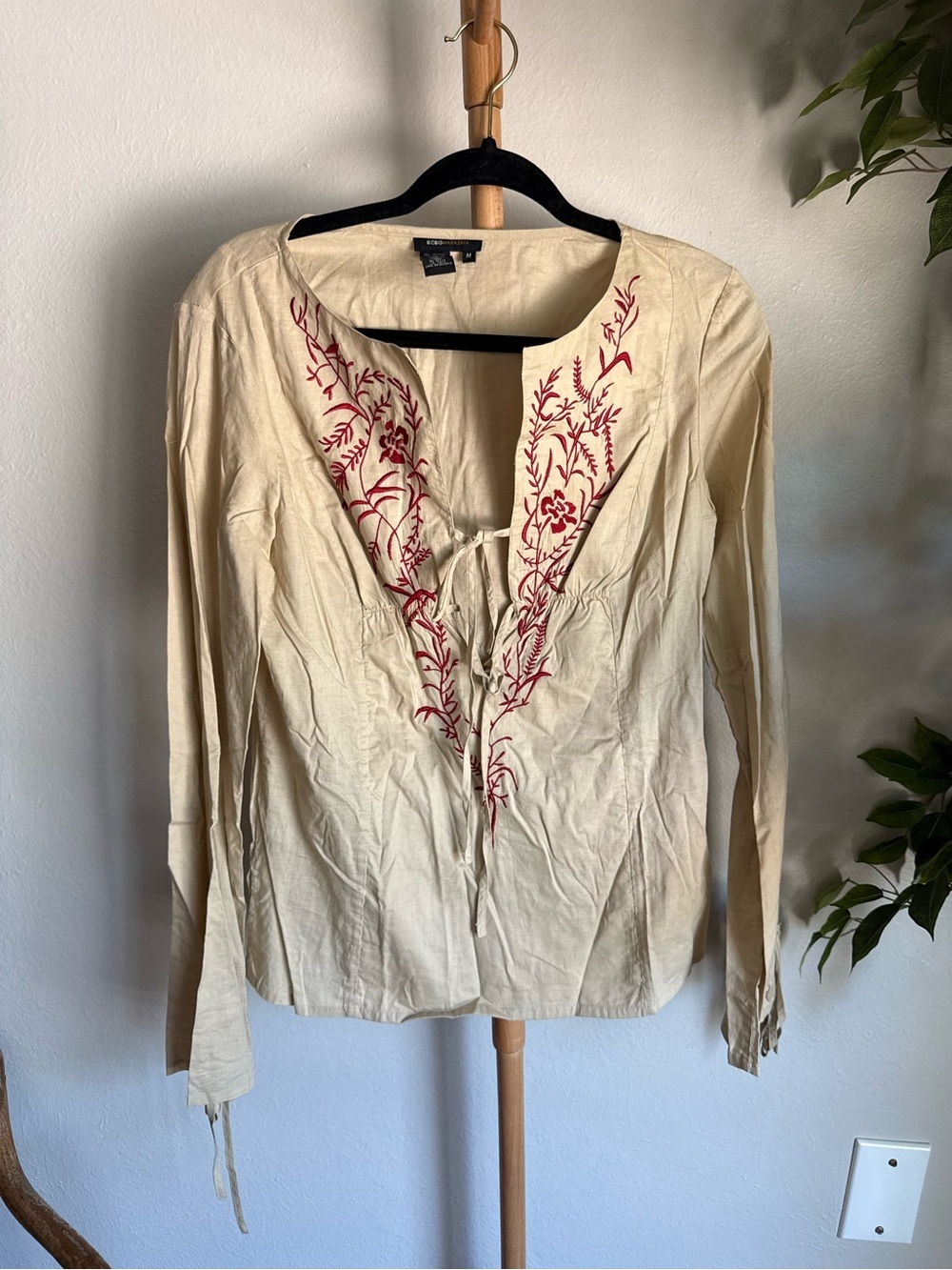 BCBGMaxAzria Beige Red Embroidered Long Sleeve Cotton Blouse Womenâs Size Medium